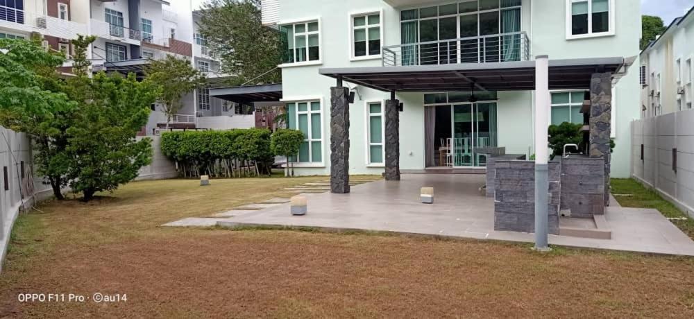 Shamrock Corner Or Seaview Or Standard Villa *